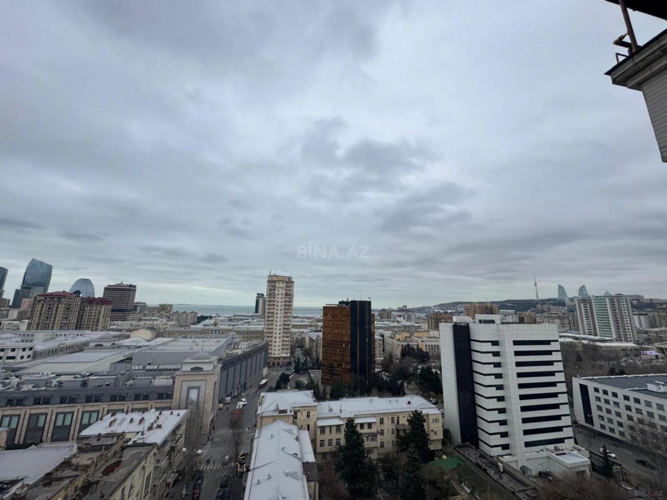 Satılır 3 otaqlı mənzil 153 m²