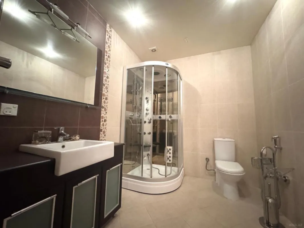 Satılır 3 otaqlı mənzil 153 m²