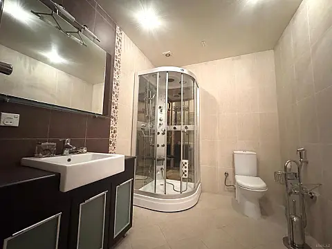 Satılır 3 otaqlı mənzil 153 m²