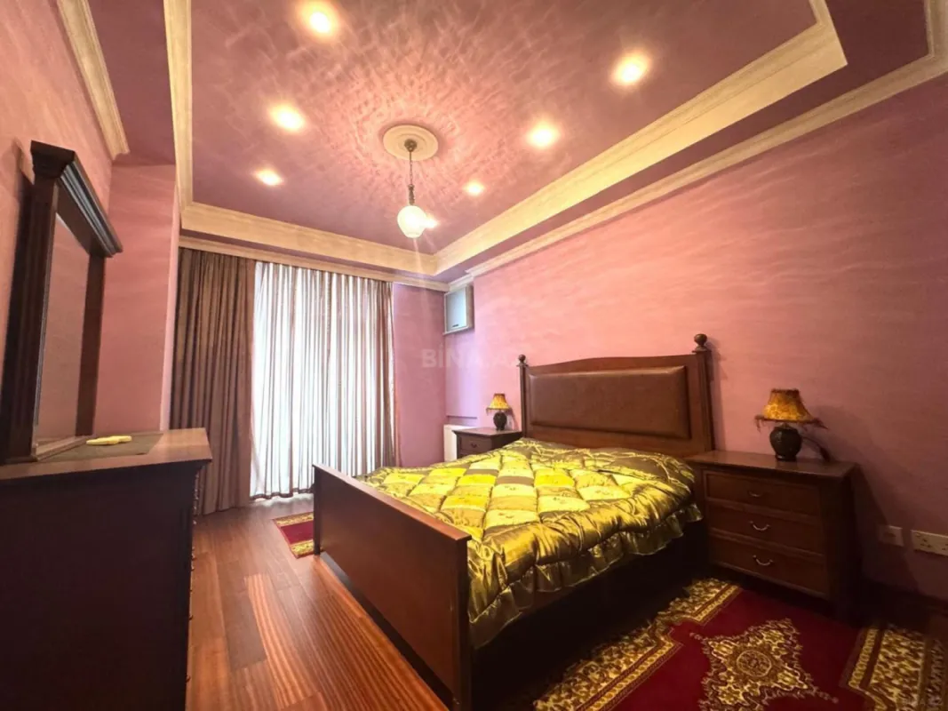 Satılır 3 otaqlı mənzil 153 m²