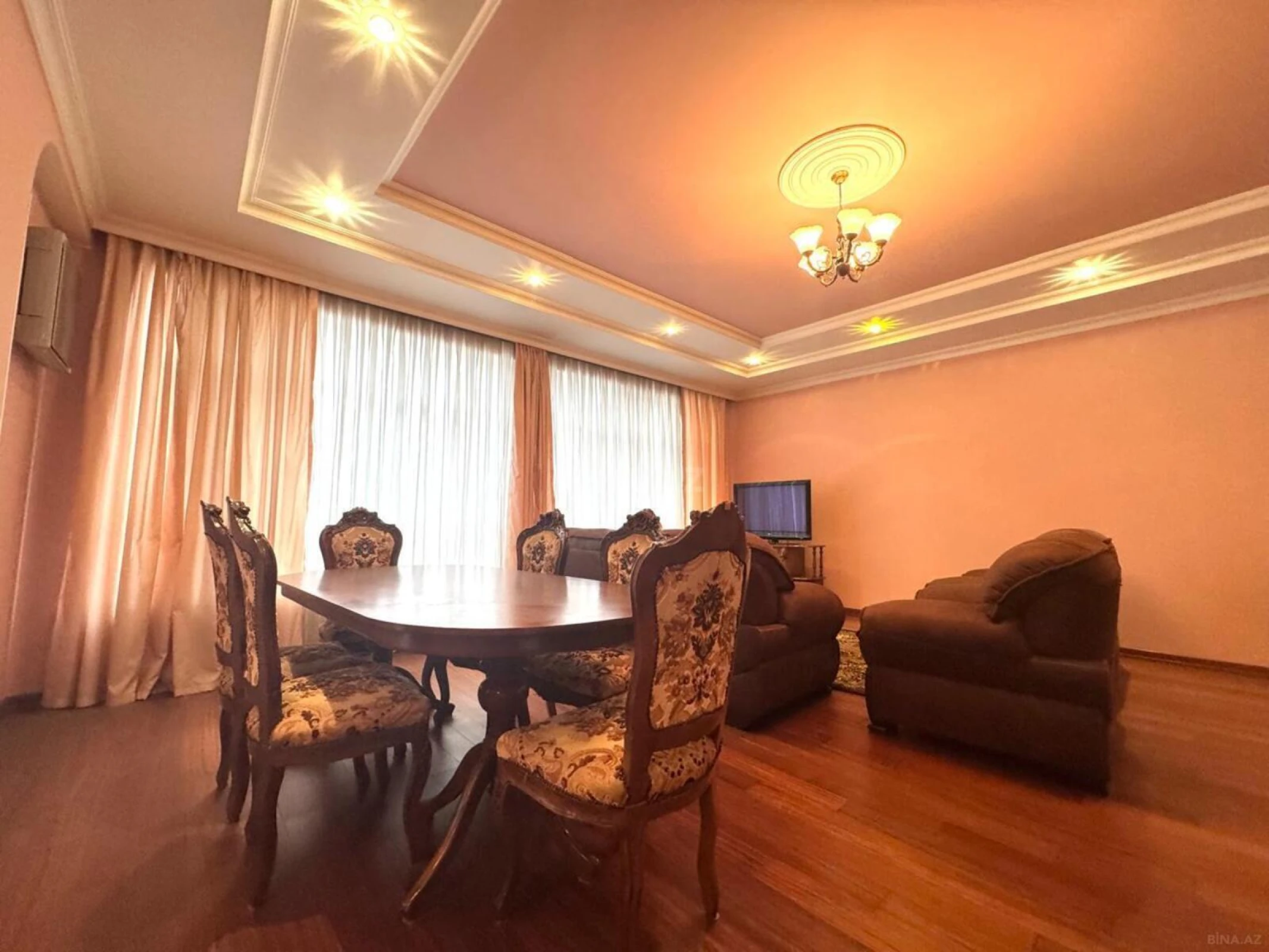 Satılır 3 otaqlı mənzil 153 m²