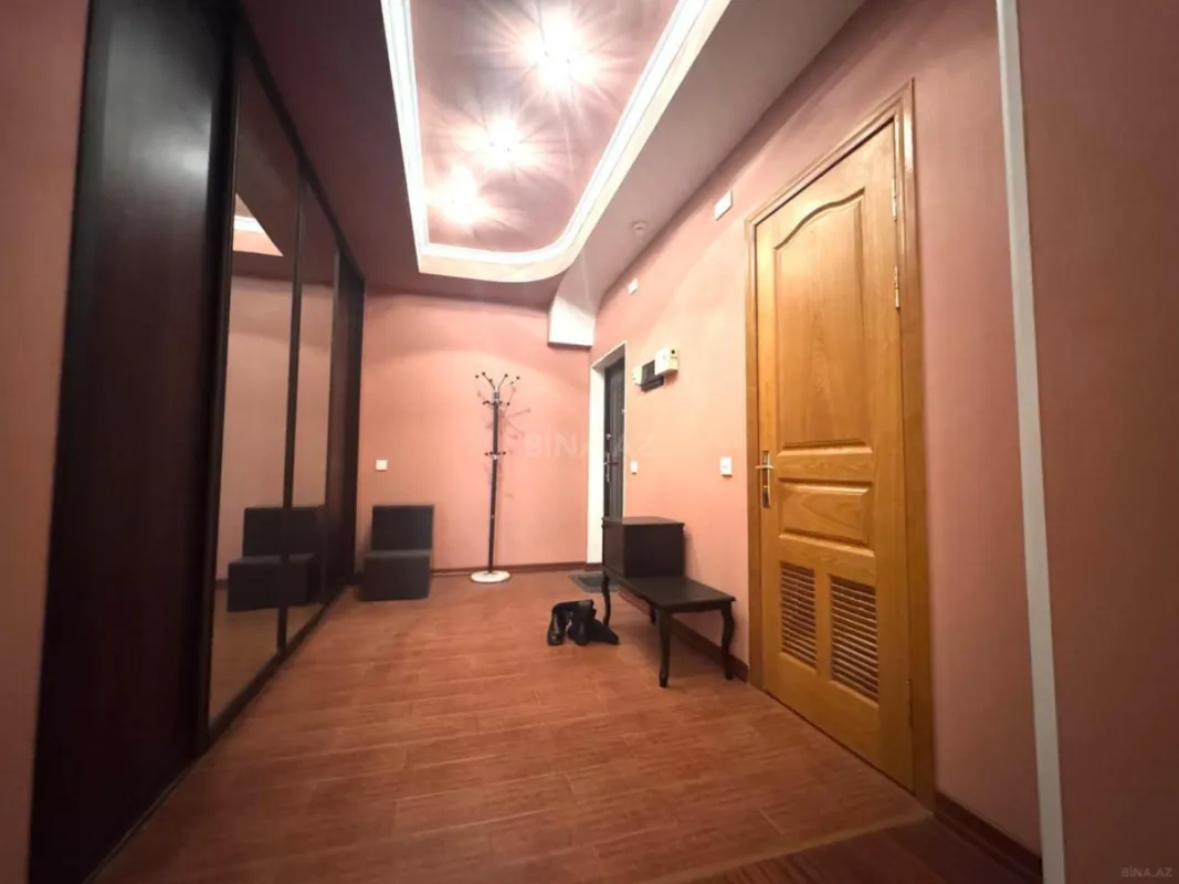 Satılır 3 otaqlı mənzil 153 m²