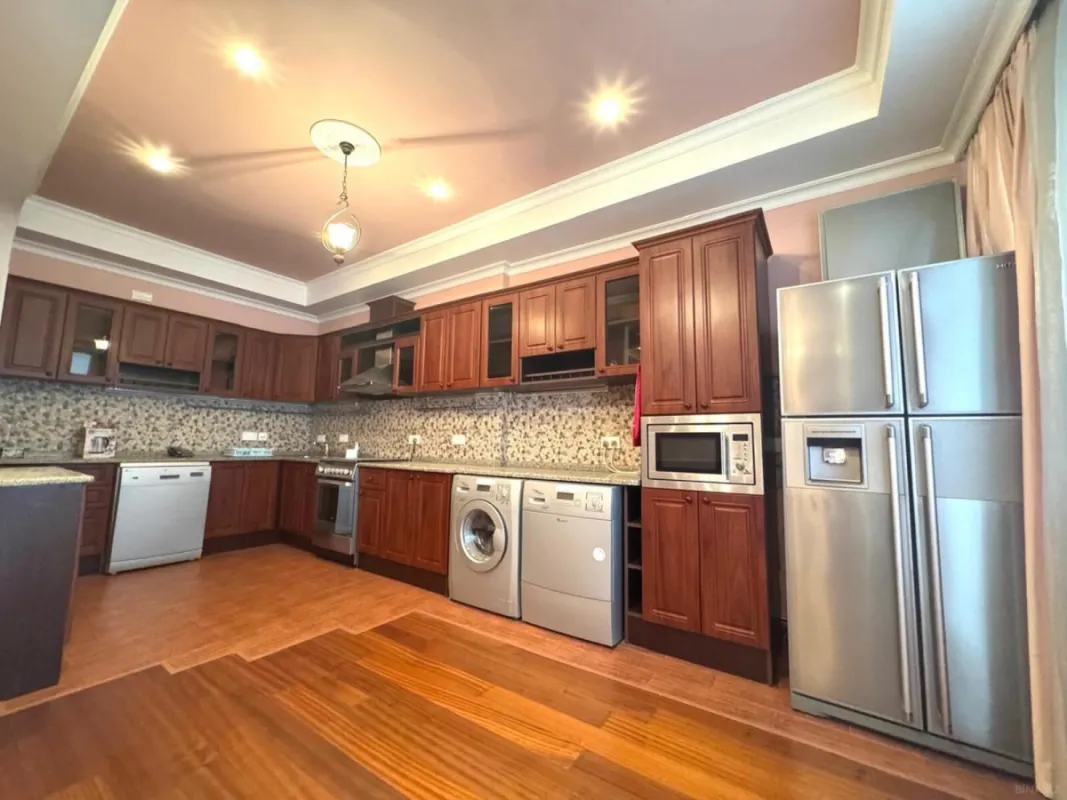 Satılır 3 otaqlı mənzil 153 m²