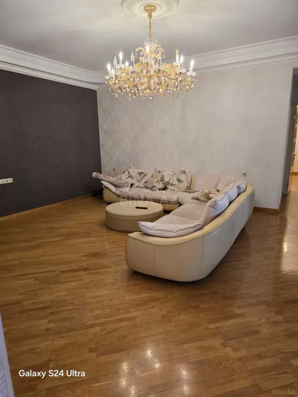 Kirayə verilir 4 otaqlı mənzil 250 m²