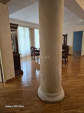 Kirayə verilir 4 otaqlı mənzil 250 m²