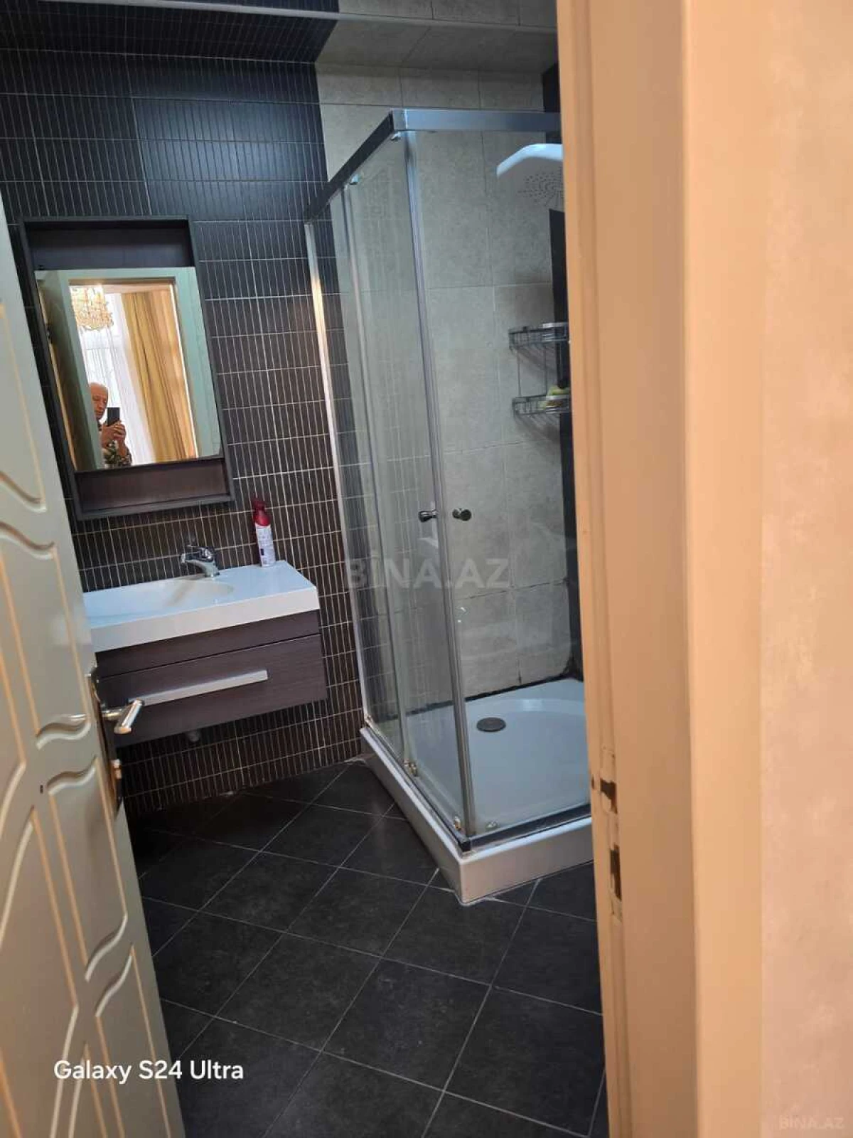 Kirayə verilir 4 otaqlı mənzil 250 m²