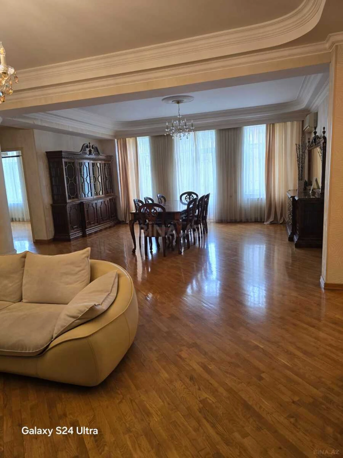 Kirayə verilir 4 otaqlı mənzil 250 m²
