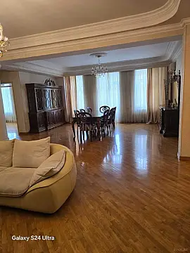 Kirayə verilir 4 otaqlı mənzil 250 m²