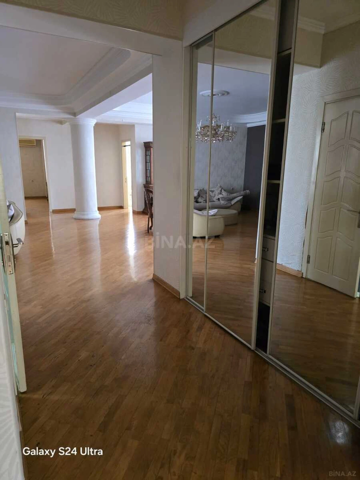 Kirayə verilir 4 otaqlı mənzil 250 m²