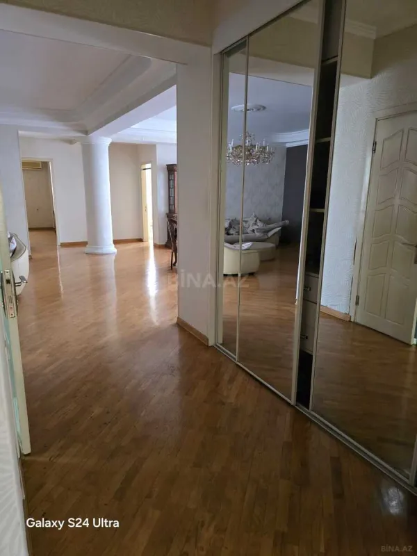 Kirayə verilir 4 otaqlı mənzil 250 m²