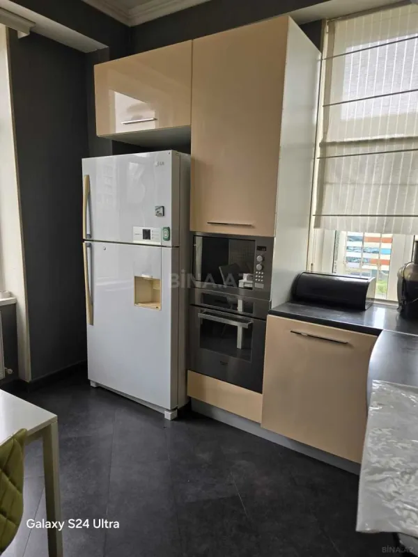 Kirayə verilir 4 otaqlı mənzil 250 m²