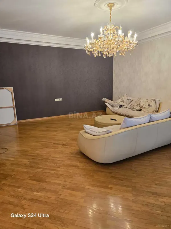 Kirayə verilir 4 otaqlı mənzil 250 m²