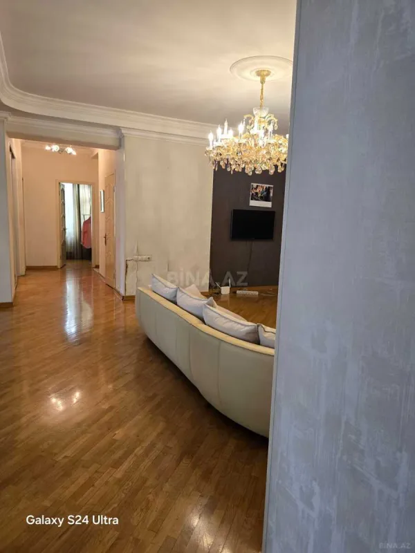 Kirayə verilir 4 otaqlı mənzil 250 m²