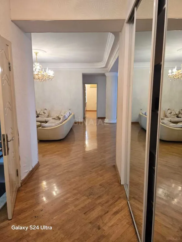 Kirayə verilir 4 otaqlı mənzil 250 m²