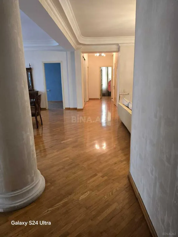 Kirayə verilir 4 otaqlı mənzil 250 m²