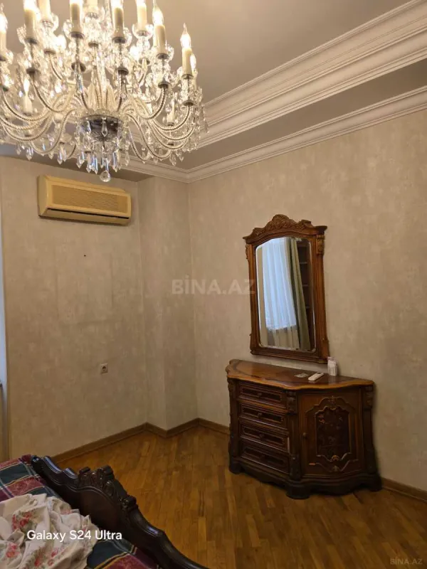 Kirayə verilir 4 otaqlı mənzil 250 m²