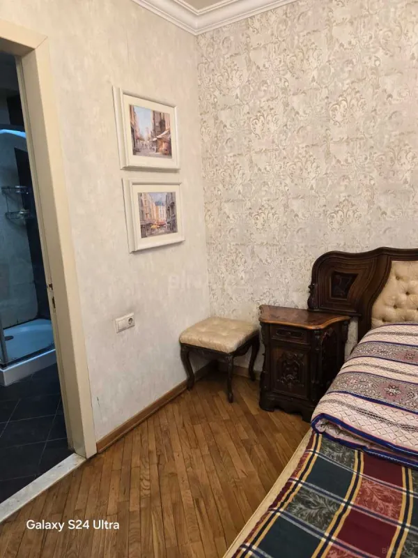 Kirayə verilir 4 otaqlı mənzil 250 m²