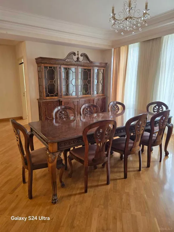Kirayə verilir 4 otaqlı mənzil 250 m²
