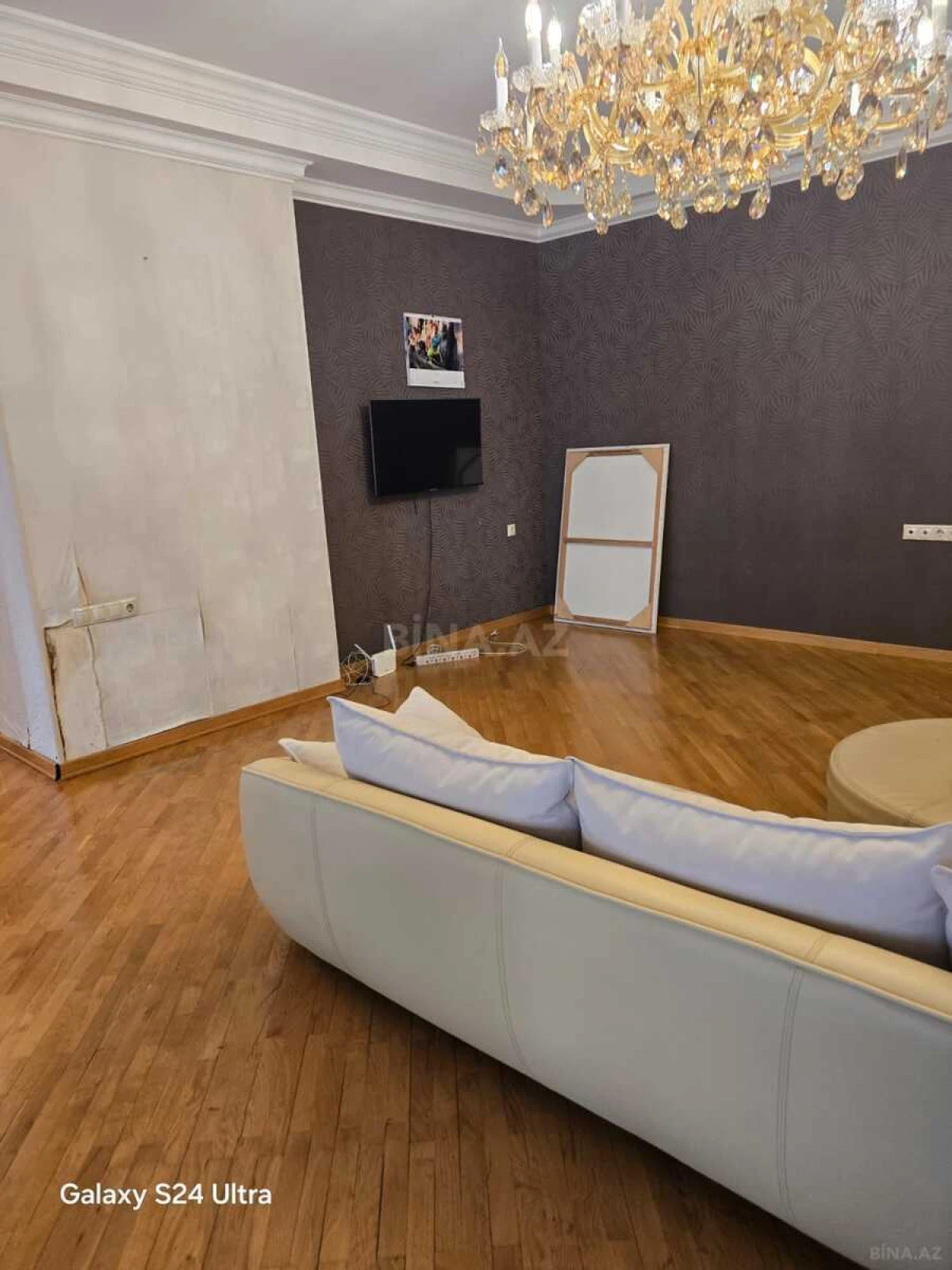 Kirayə verilir 4 otaqlı mənzil 250 m²