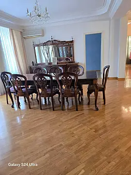 Kirayə verilir 4 otaqlı mənzil 250 m²