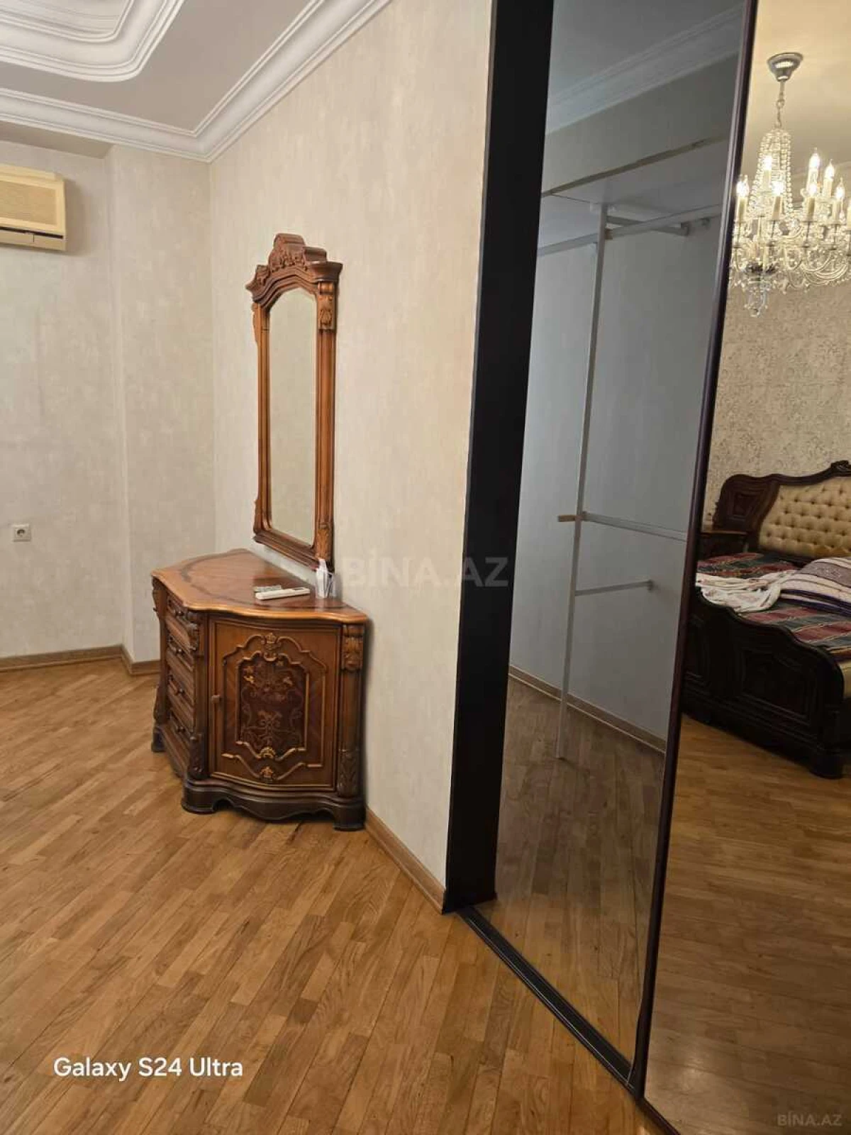 Kirayə verilir 4 otaqlı mənzil 250 m²
