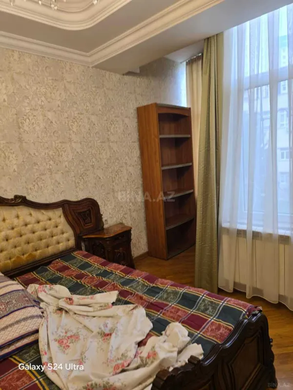 Kirayə verilir 4 otaqlı mənzil 250 m²