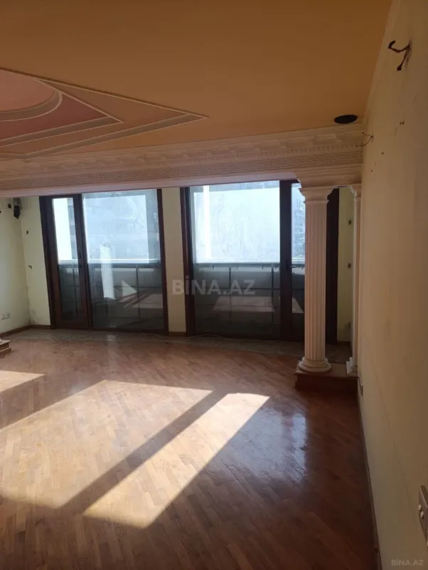 Satılır 3 otaqlı mənzil 122 m²