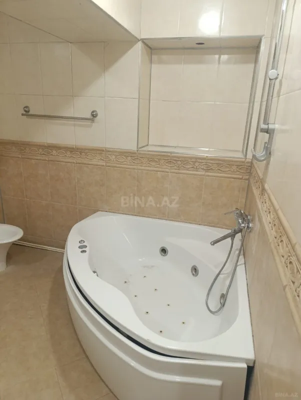 Satılır 3 otaqlı mənzil 122 m²