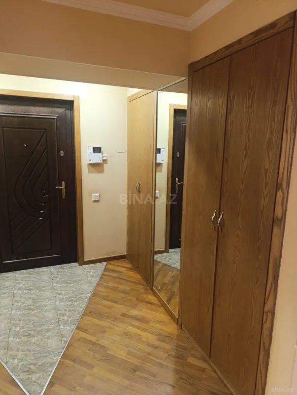 Satılır 3 otaqlı mənzil 122 m²