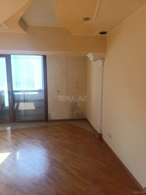 Satılır 3 otaqlı mənzil 122 m²