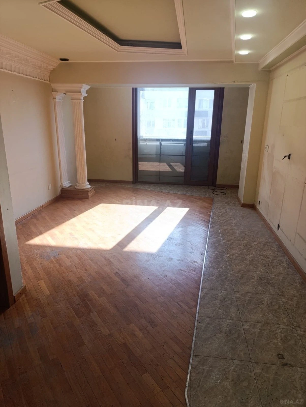 Satılır 3 otaqlı mənzil 122 m²