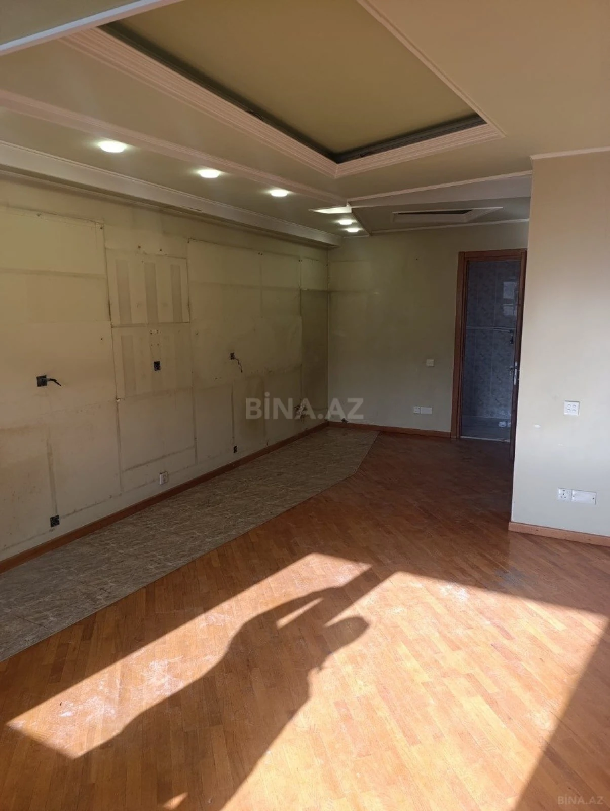 Satılır 3 otaqlı mənzil 122 m²