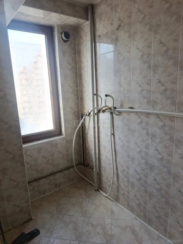 Satılır 3 otaqlı mənzil 122 m²