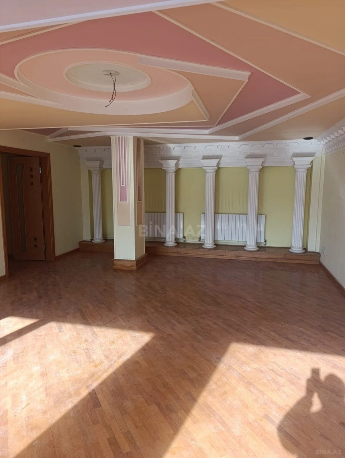 Satılır 3 otaqlı mənzil 122 m²