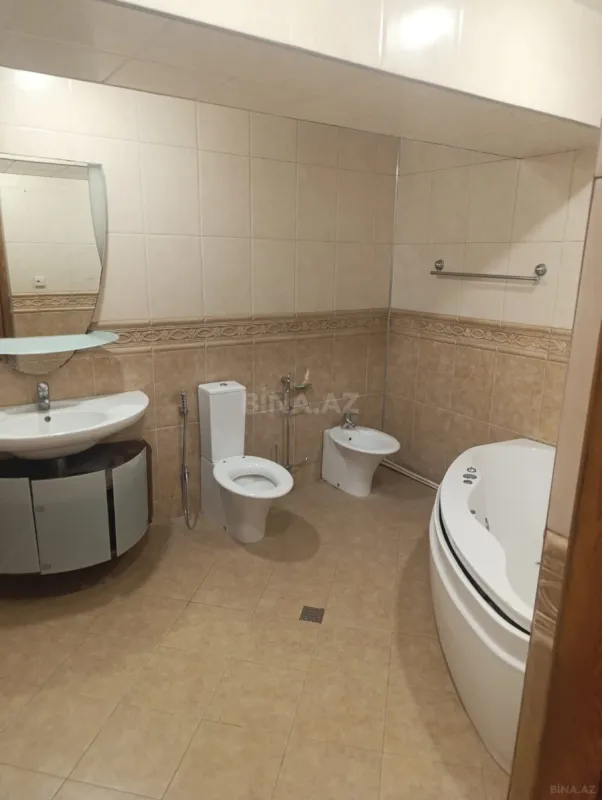 Satılır 3 otaqlı mənzil 122 m²