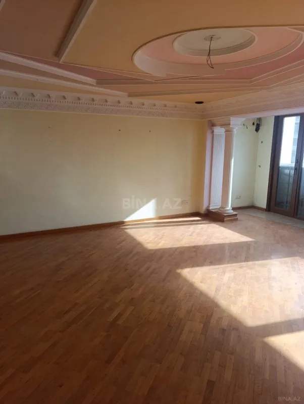Satılır 3 otaqlı mənzil 122 m²