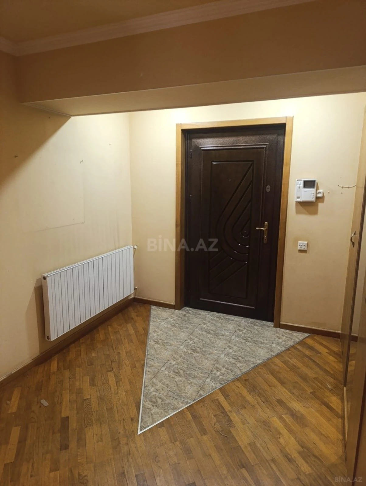 Satılır 3 otaqlı mənzil 122 m²
