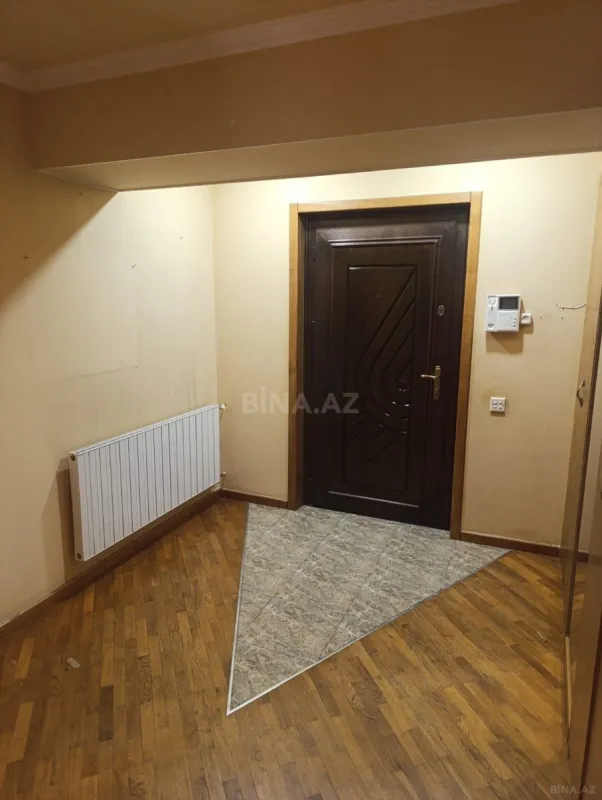 Satılır 3 otaqlı mənzil 122 m²
