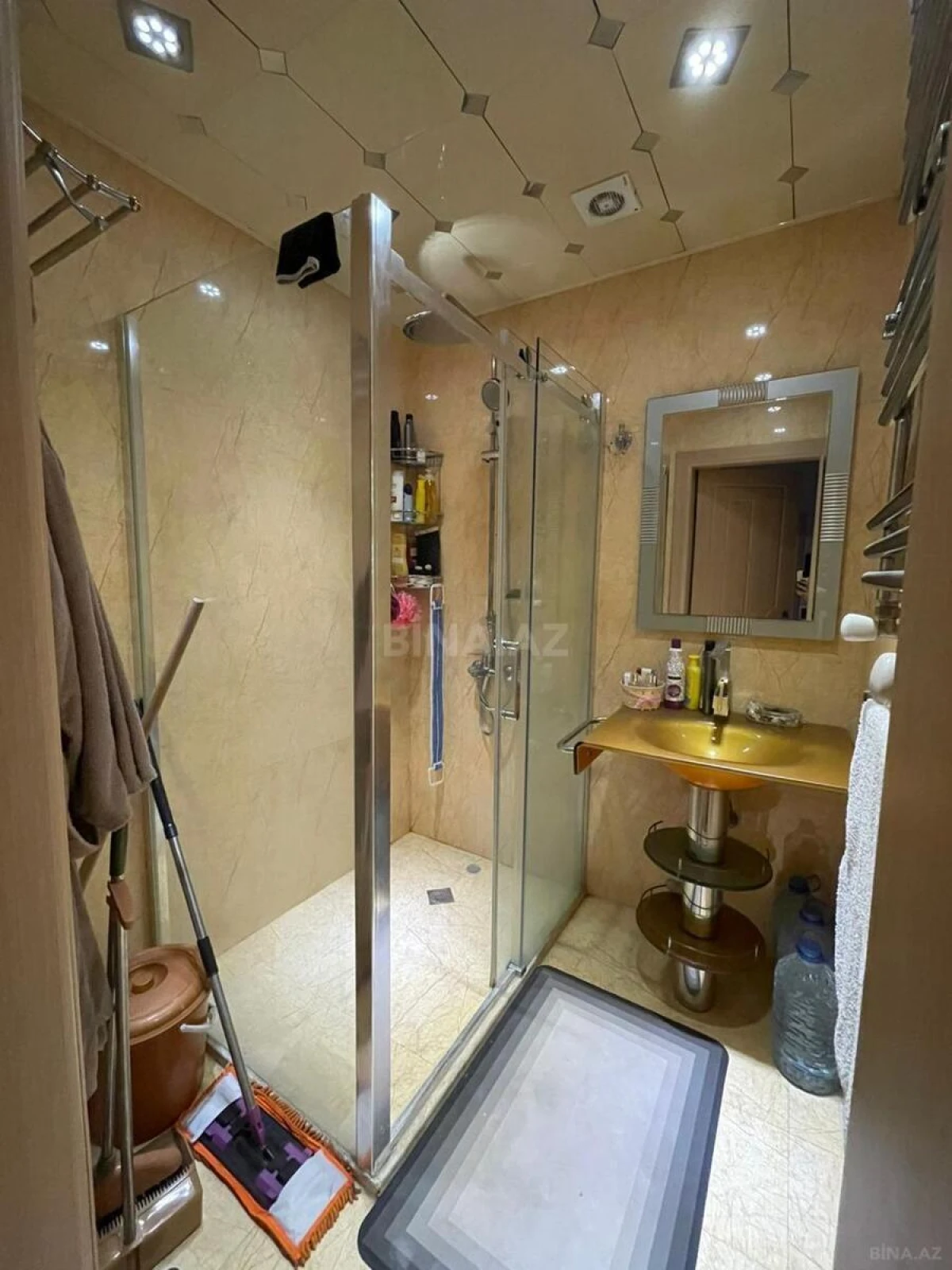 Satılır 3 otaqlı mənzil 137 m²