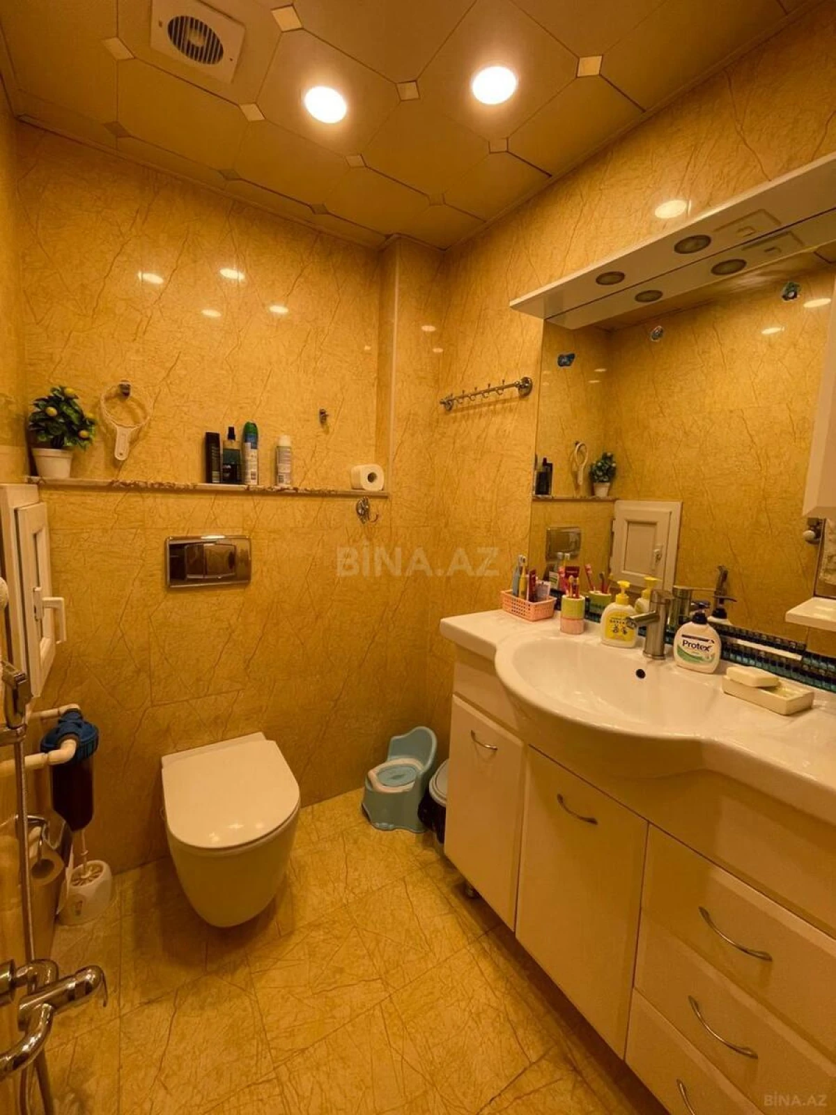 Satılır 3 otaqlı mənzil 137 m²