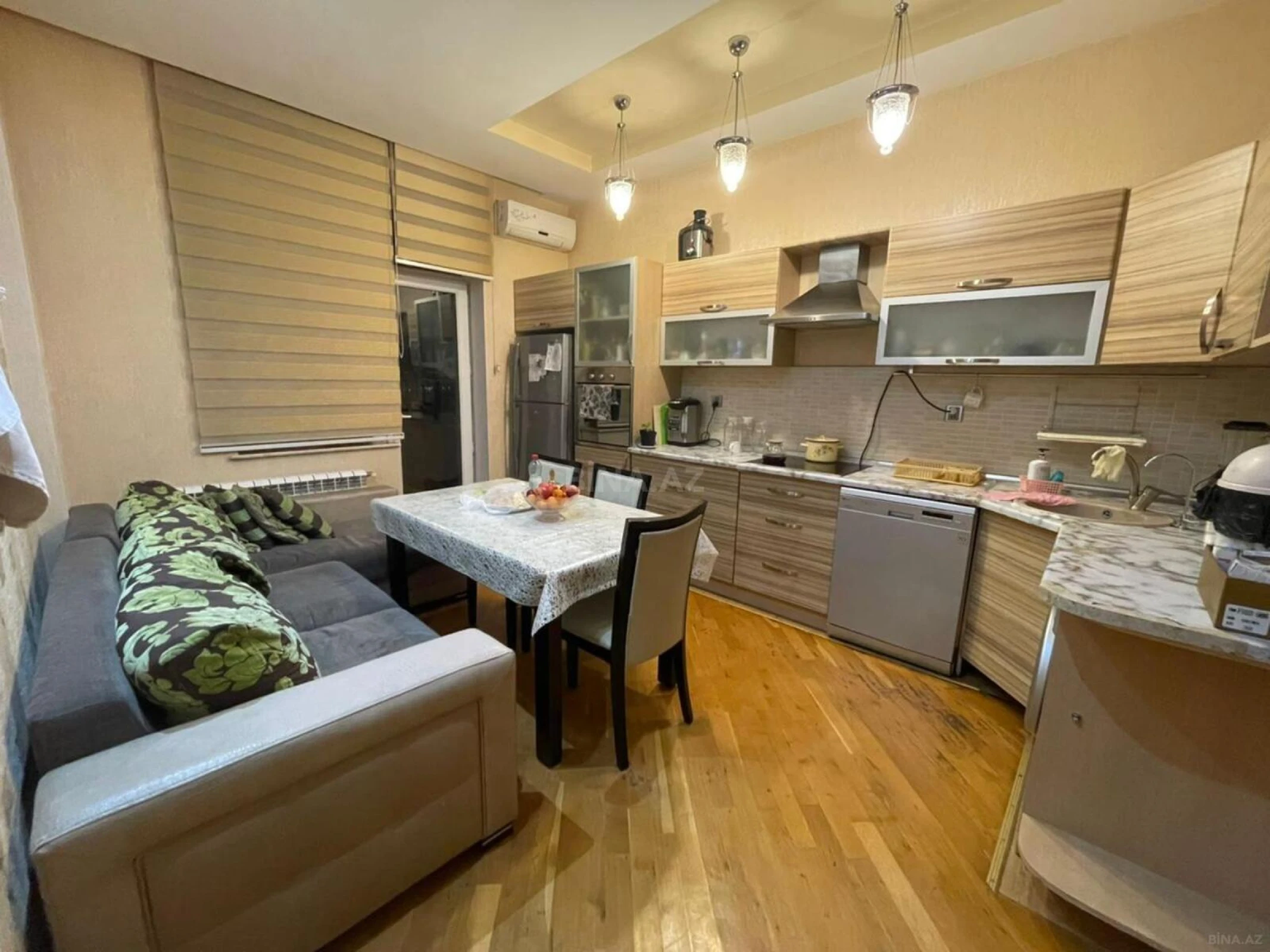 Satılır 3 otaqlı mənzil 137 m²