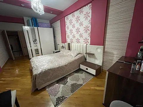 Satılır 3 otaqlı mənzil 137 m²