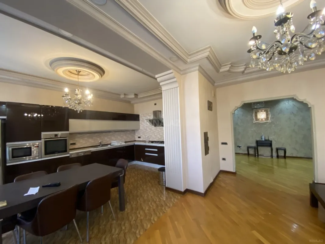 Satılır 4 otaqlı mənzil 250 m²