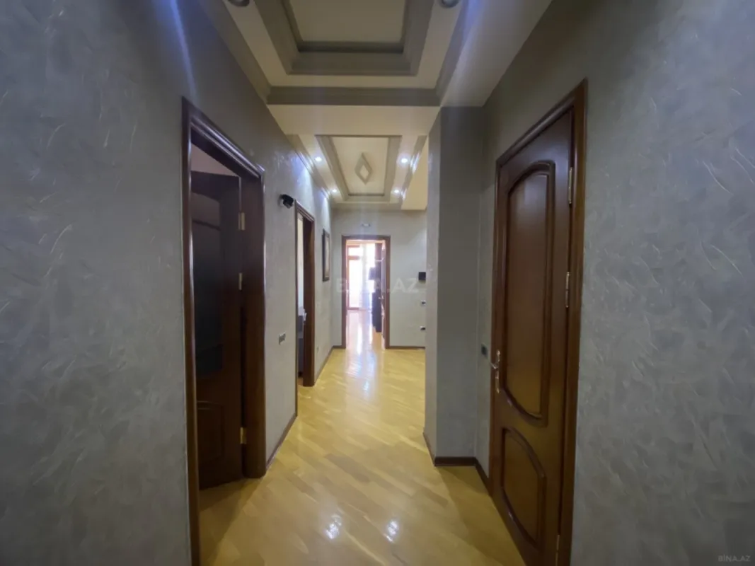Satılır 4 otaqlı mənzil 250 m²