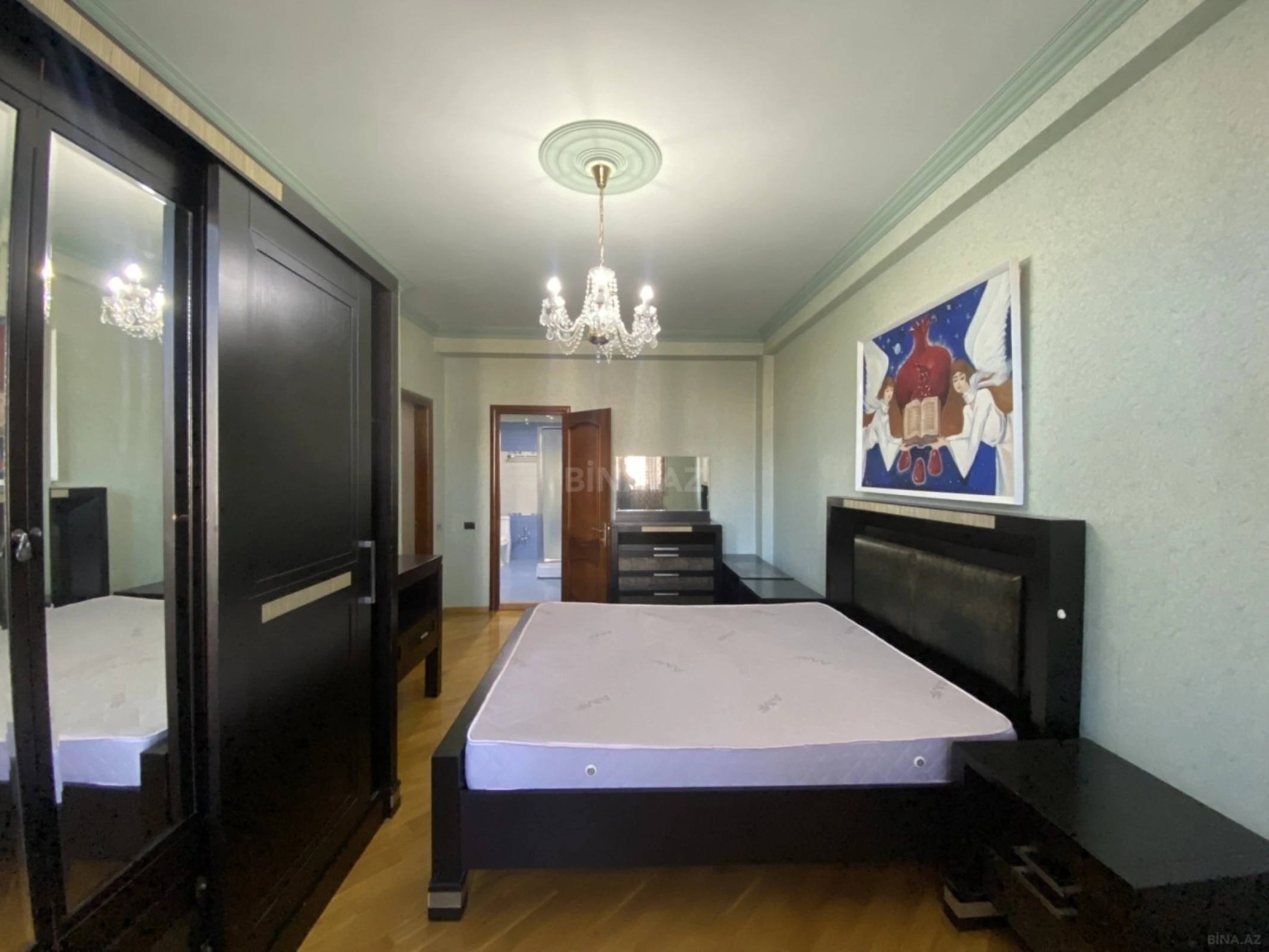 Satılır 4 otaqlı mənzil 250 m²