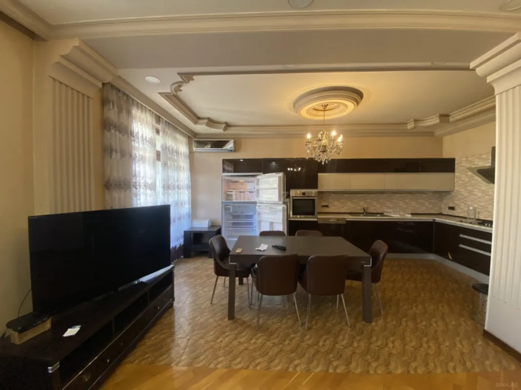 Satılır 4 otaqlı mənzil 250 m²