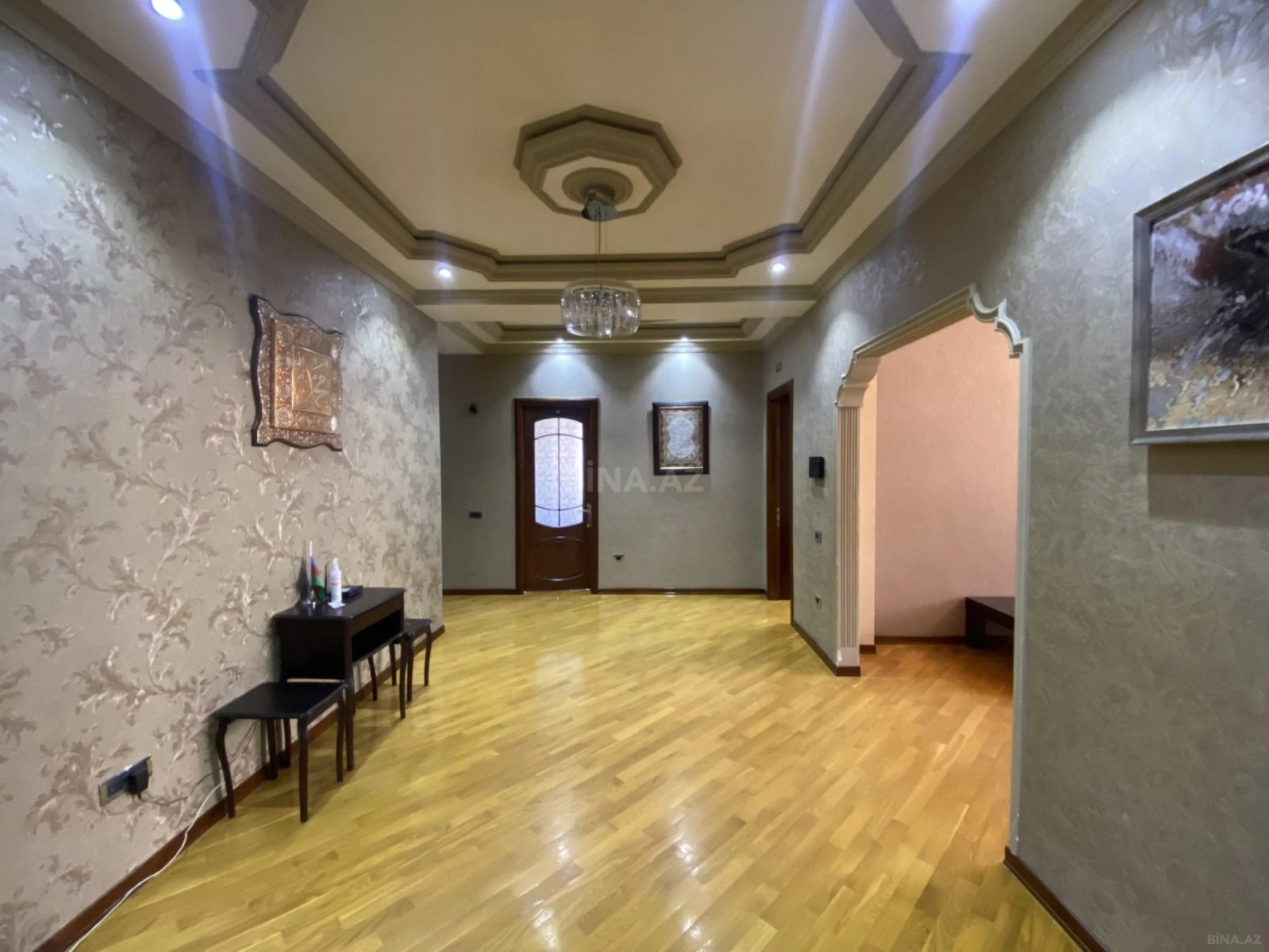 Satılır 4 otaqlı mənzil 250 m²