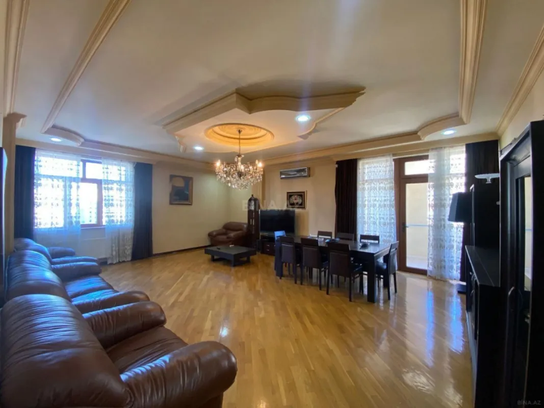 Satılır 4 otaqlı mənzil 250 m²