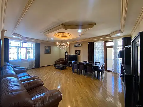 Satılır 4 otaqlı mənzil 250 m²