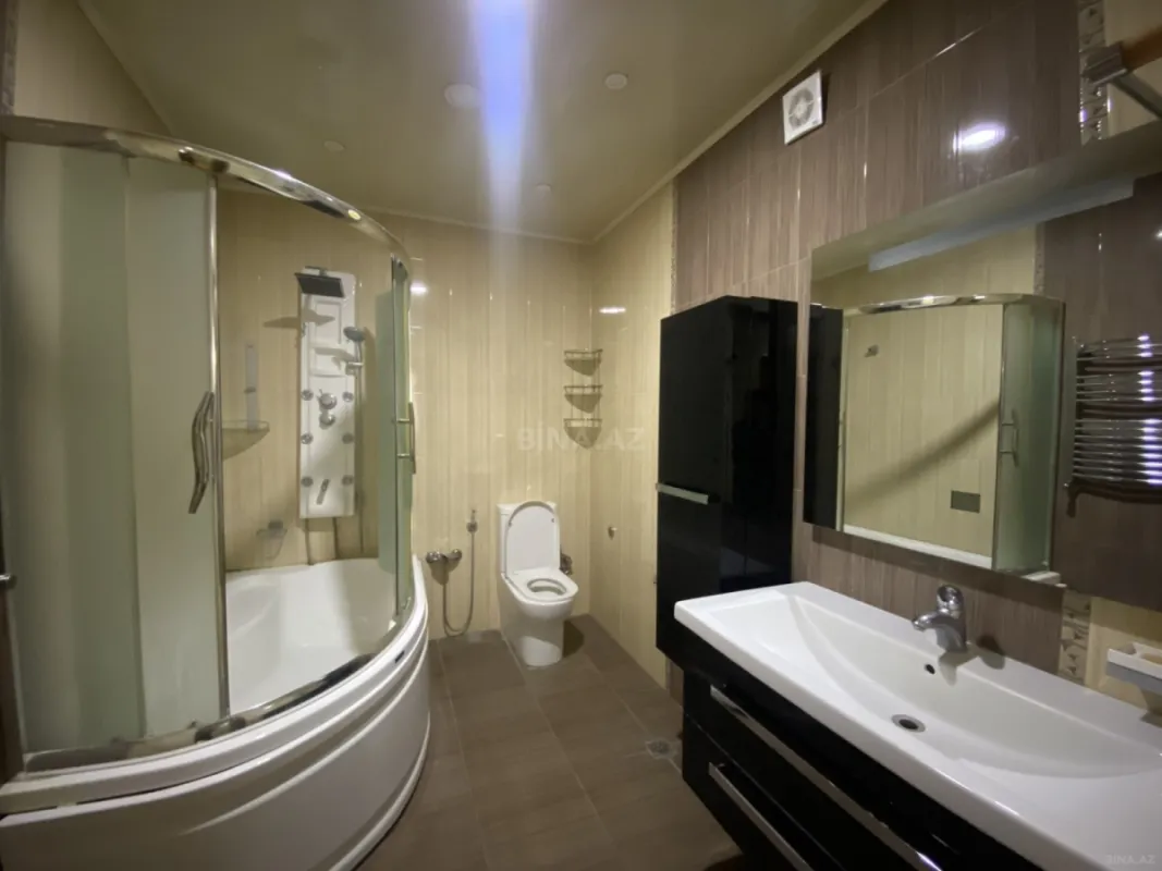 Satılır 4 otaqlı mənzil 250 m²